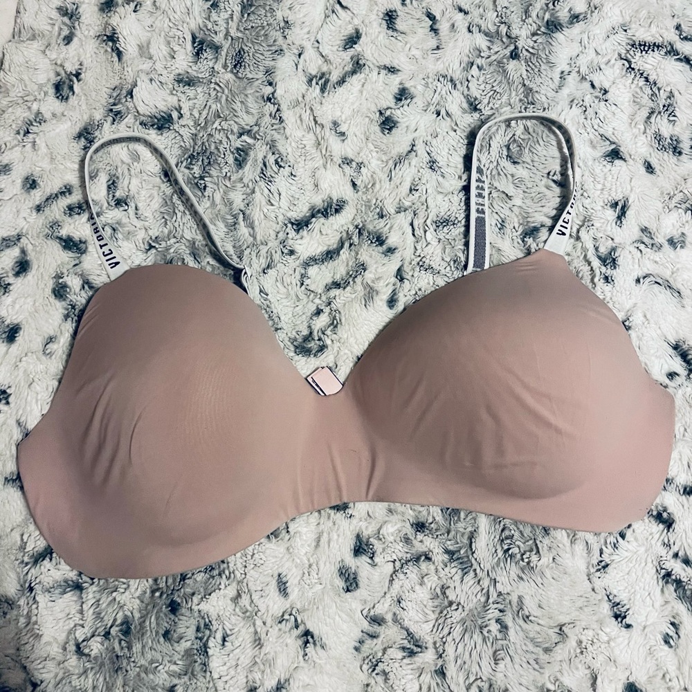 Victoria’s Secret Beige Bra 40D